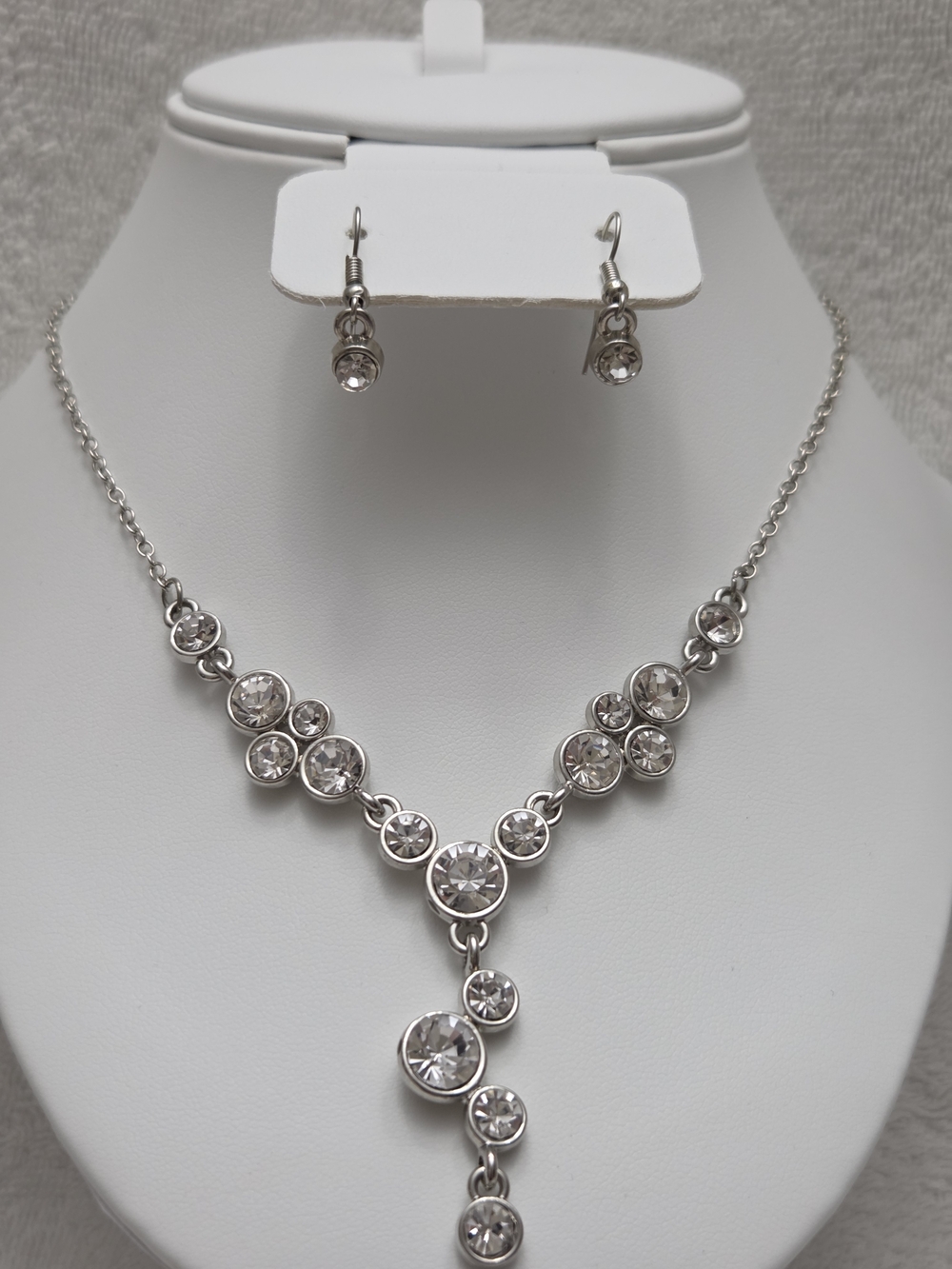 Five-Star Starlet - White Necklace & Drop Earrings
